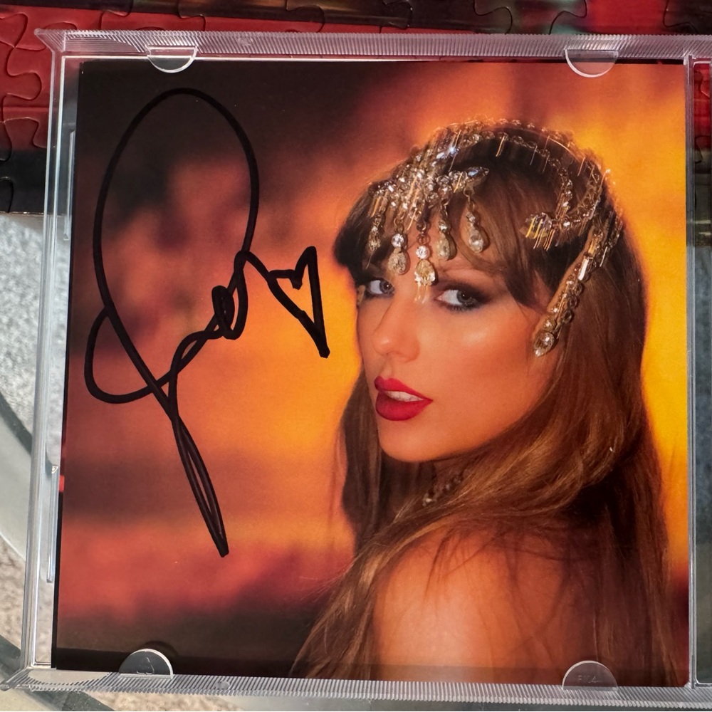 Autographed Taylor Swift TLOAS CD Photo 1